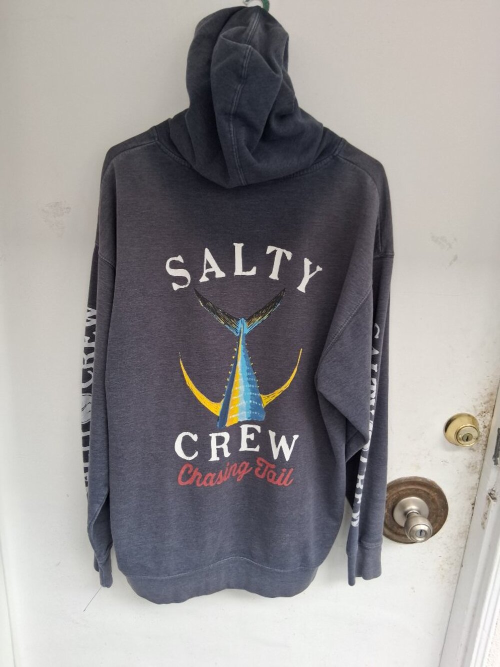 Salty Crew Chasing Tail Graphic Pullover Hoodie Grey Mens XL Hooded (Small Tear) - Picture 2 of 5